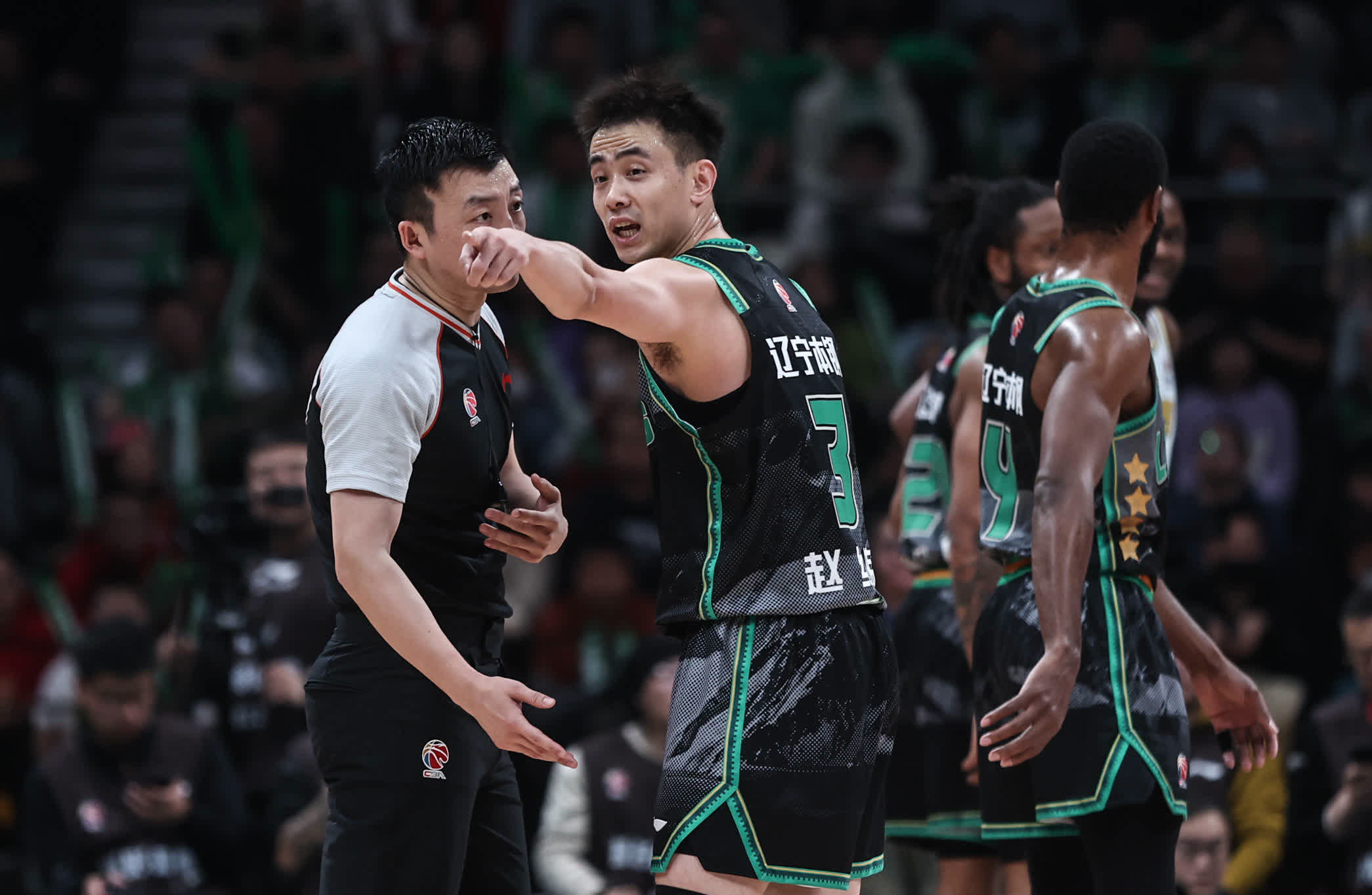 篮下硬仗：北京抢到48个篮板，攻守兼备！
