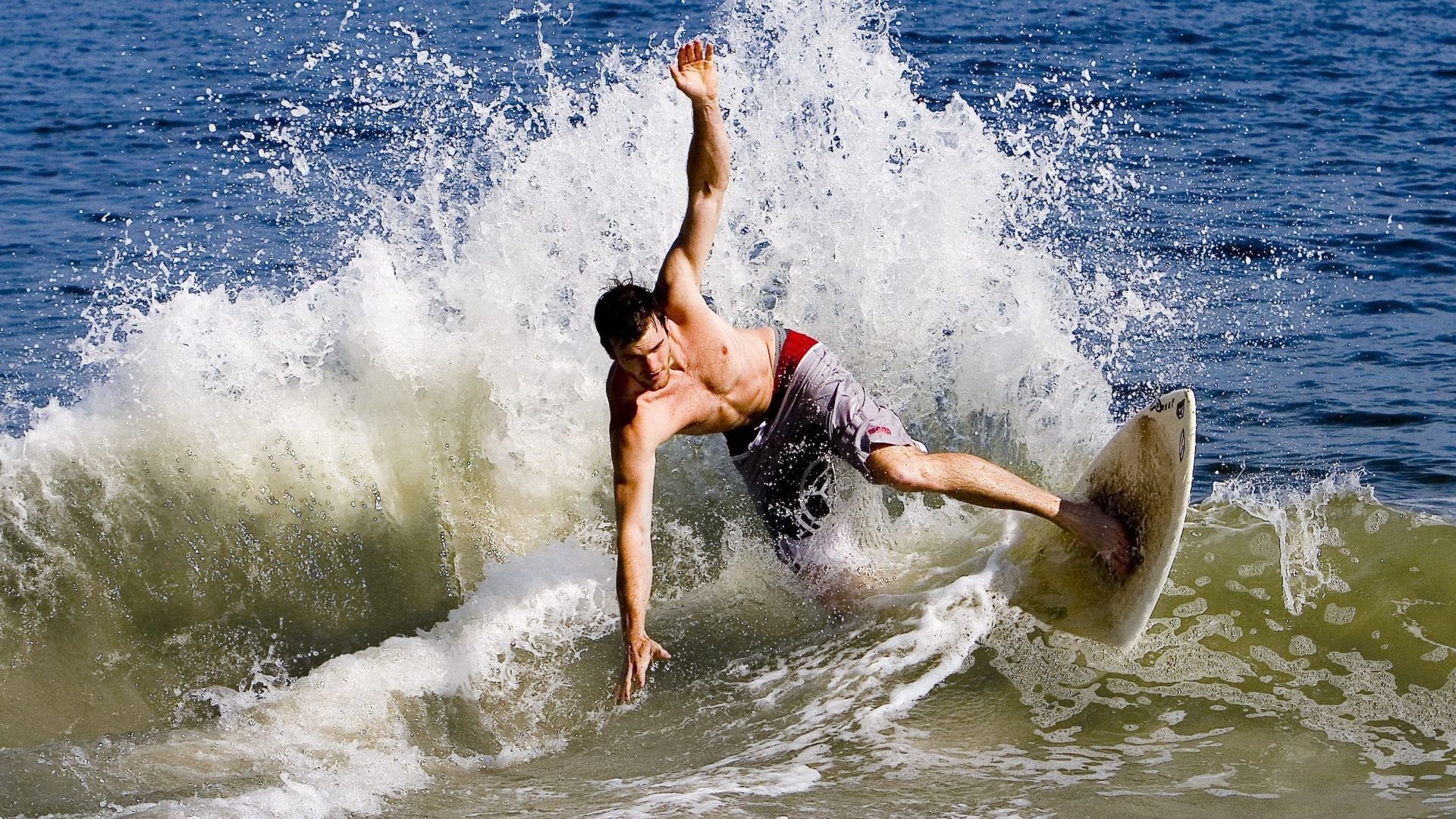 《【幕后揭秘】职业主播How技术打造爆款内容》，主播幕后运营